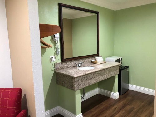 American Inn & Suites LAX Airport image 12